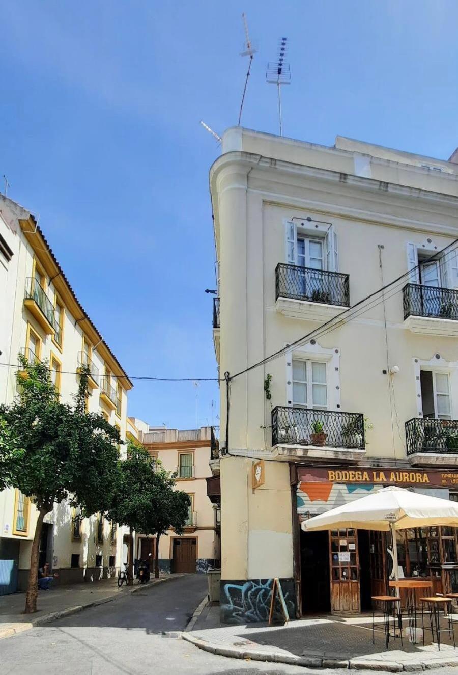 Budget And Cute Rooms With Balcony Sevilla Center Exterior foto