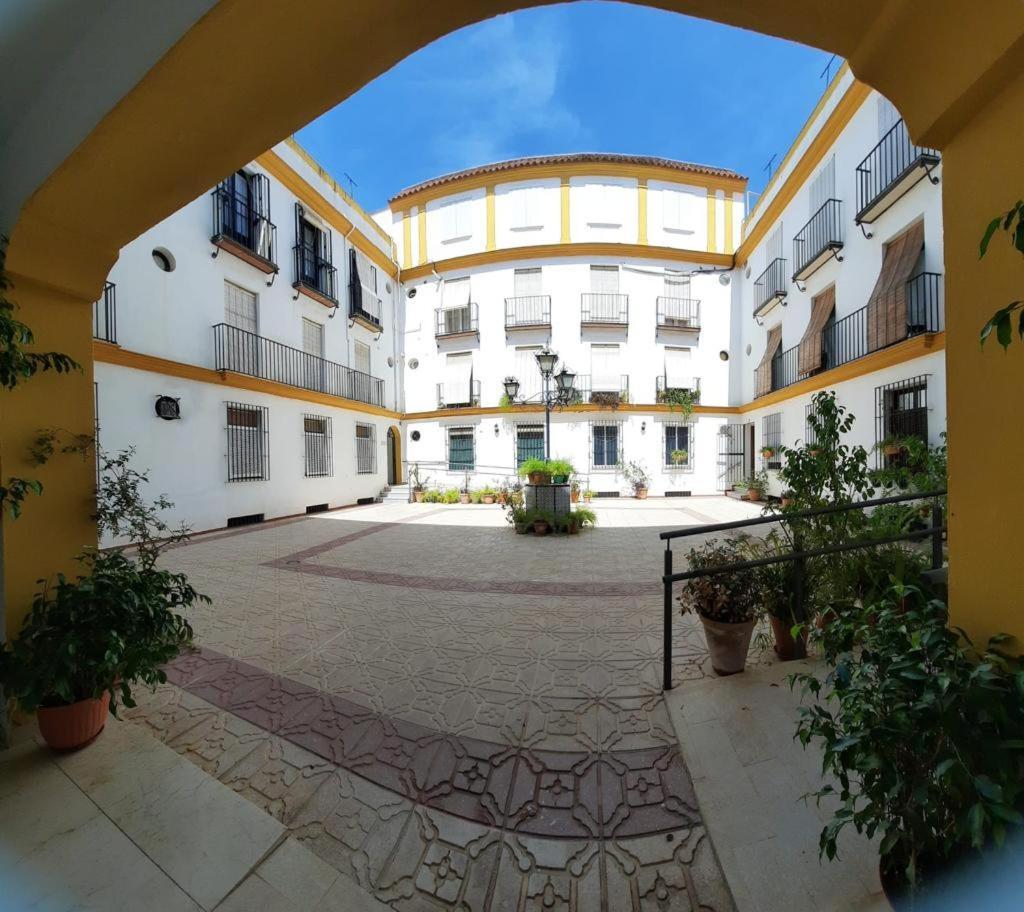 Budget And Cute Rooms With Balcony Sevilla Center Exterior foto