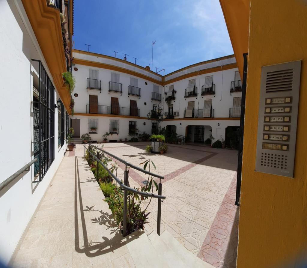 Budget And Cute Rooms With Balcony Sevilla Center Exterior foto