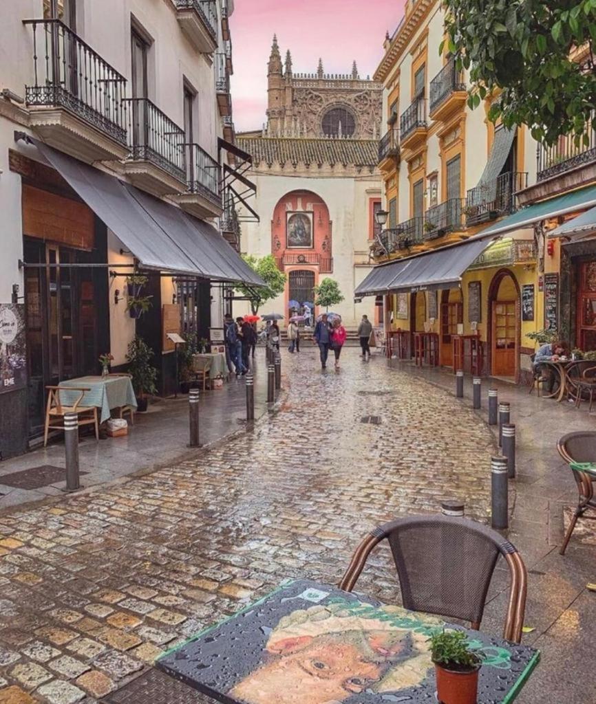 Budget And Cute Rooms With Balcony Sevilla Center Exterior foto