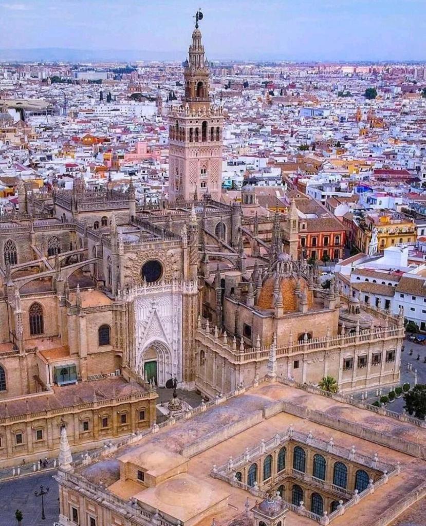 Budget And Cute Rooms With Balcony Sevilla Center Exterior foto