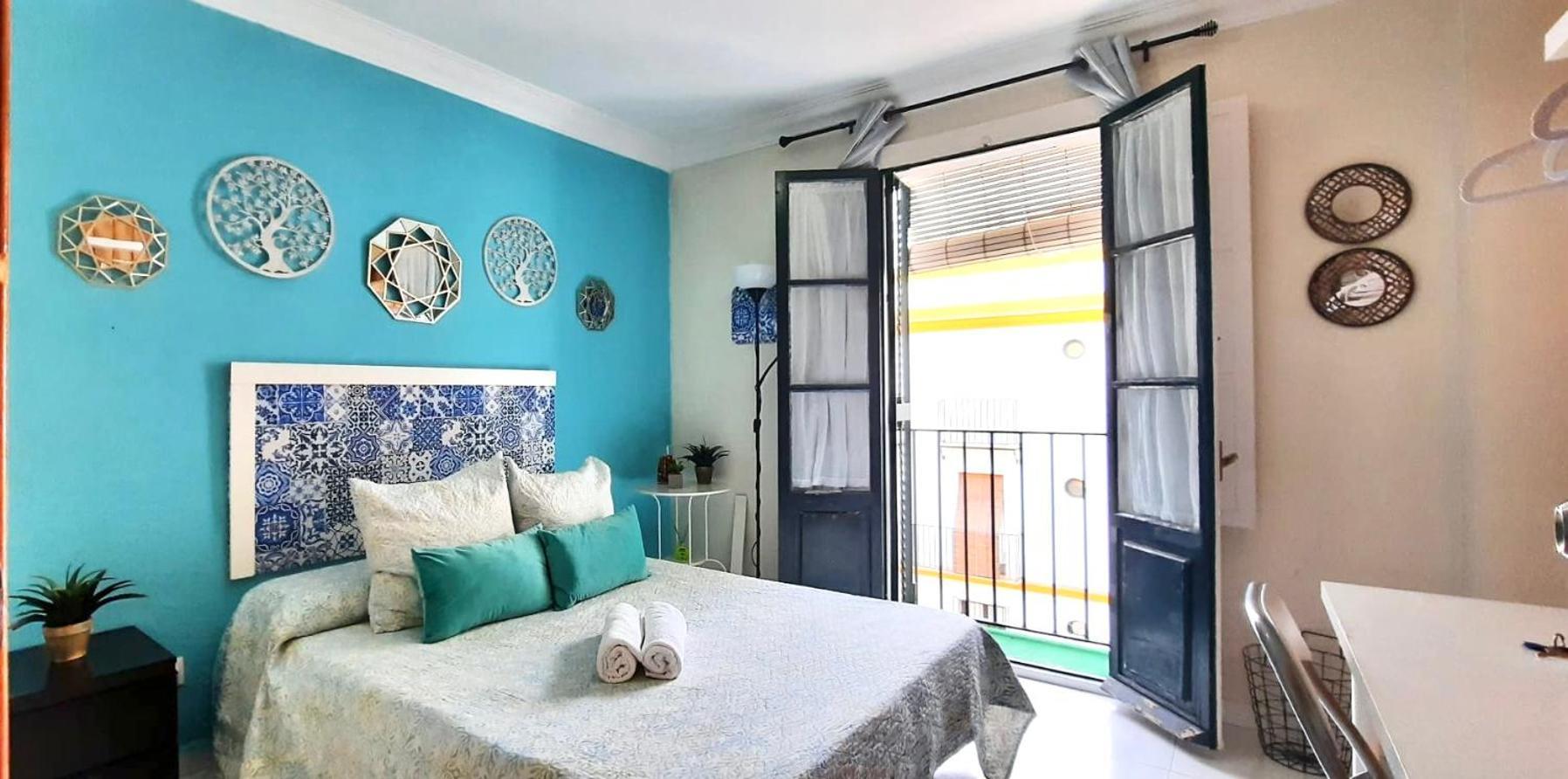Budget And Cute Rooms With Balcony Sevilla Center Exterior foto