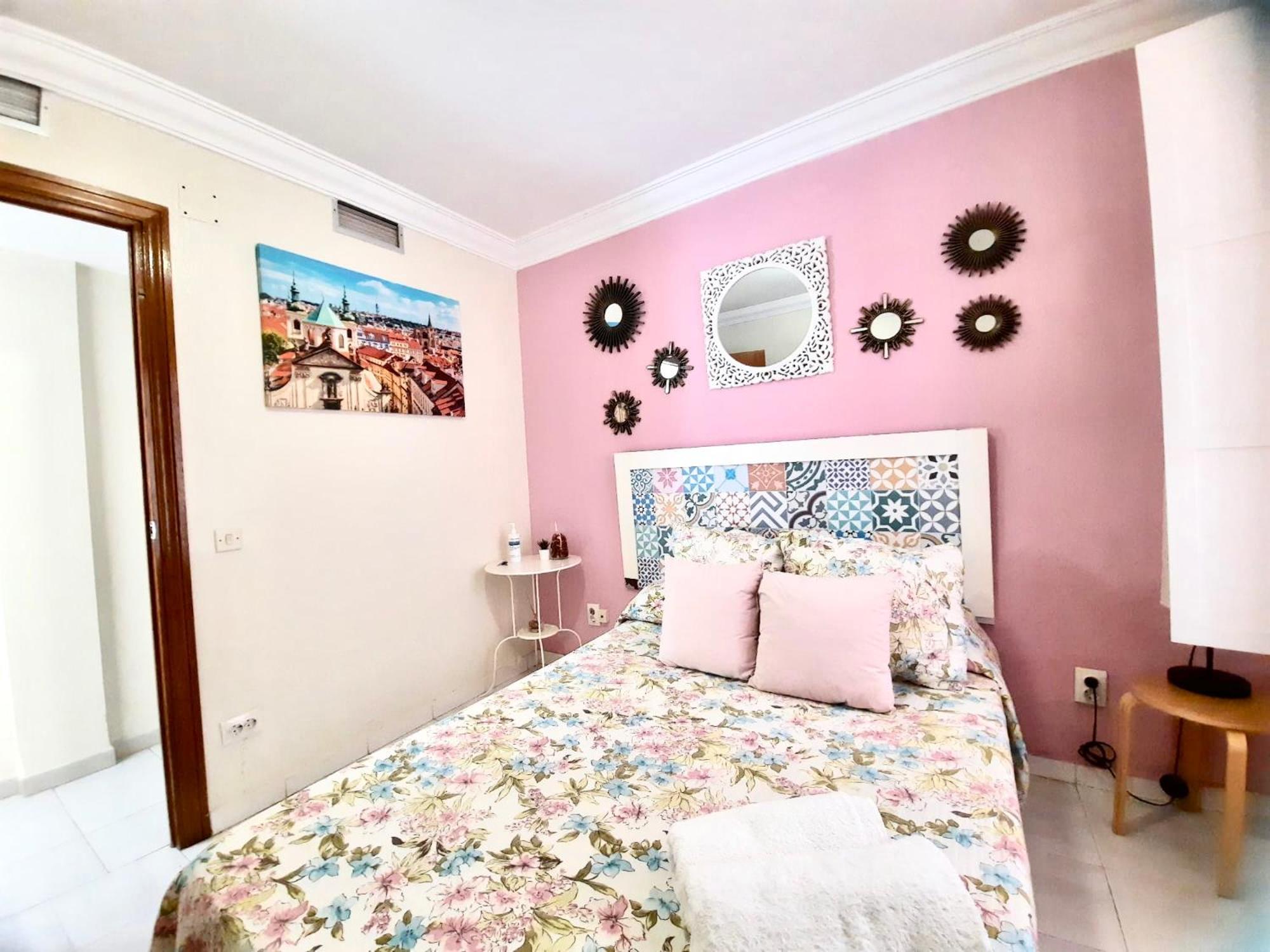 Budget And Cute Rooms With Balcony Sevilla Center Exterior foto