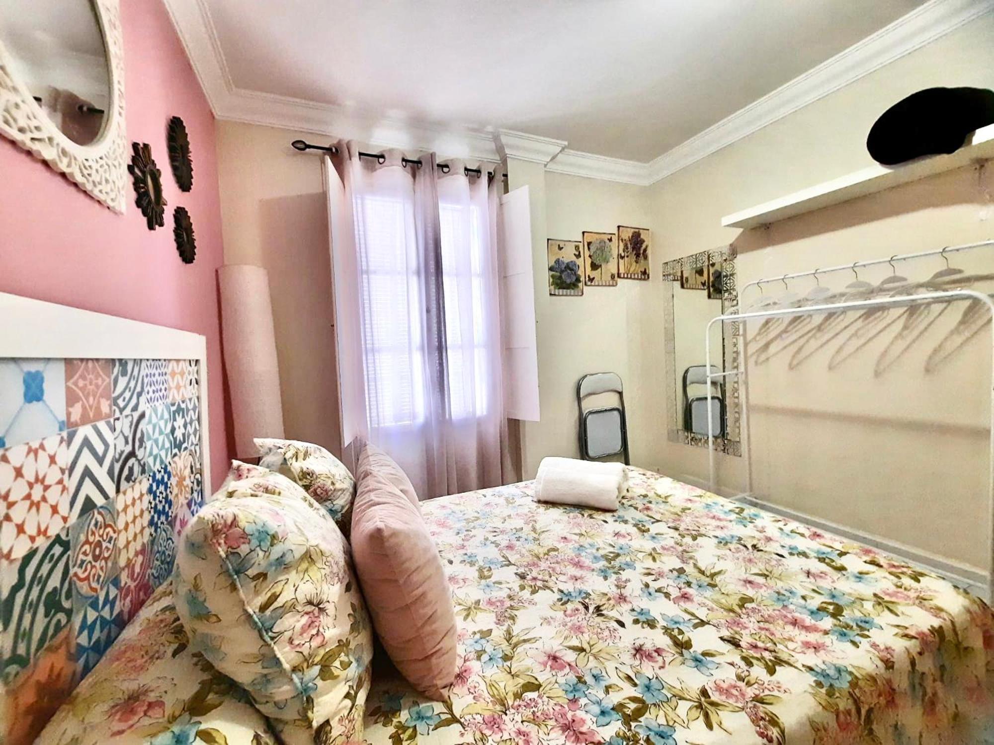 Budget And Cute Rooms With Balcony Sevilla Center Exterior foto