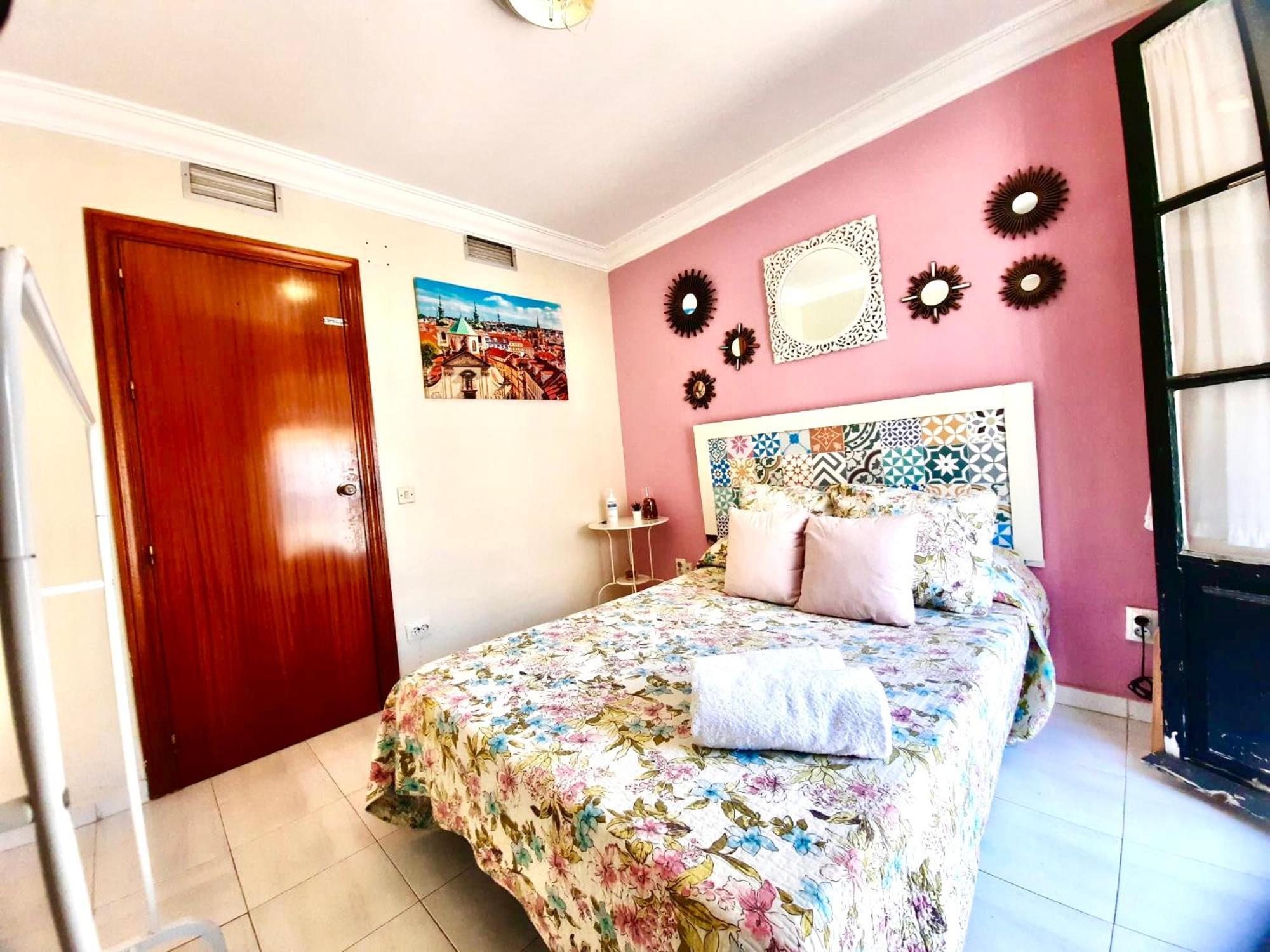 Budget And Cute Rooms With Balcony Sevilla Center Exterior foto