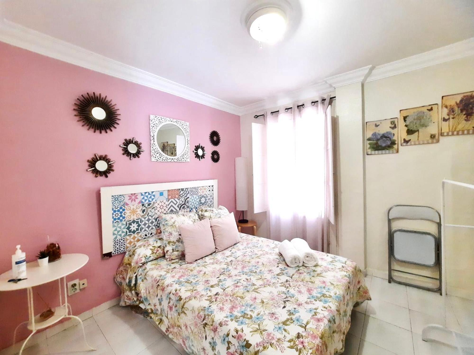 Budget And Cute Rooms With Balcony Sevilla Center Exterior foto