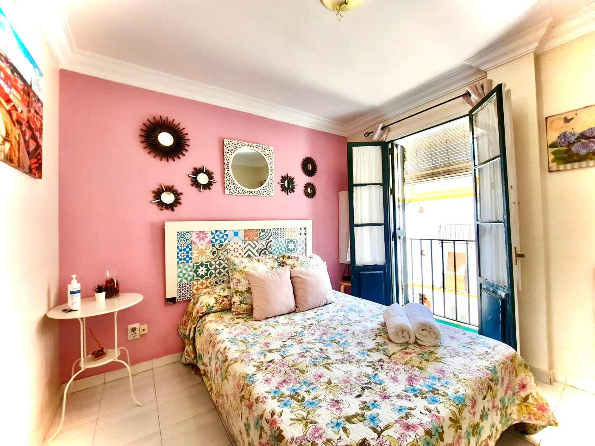 Budget And Cute Rooms With Balcony Sevilla Center Exterior foto