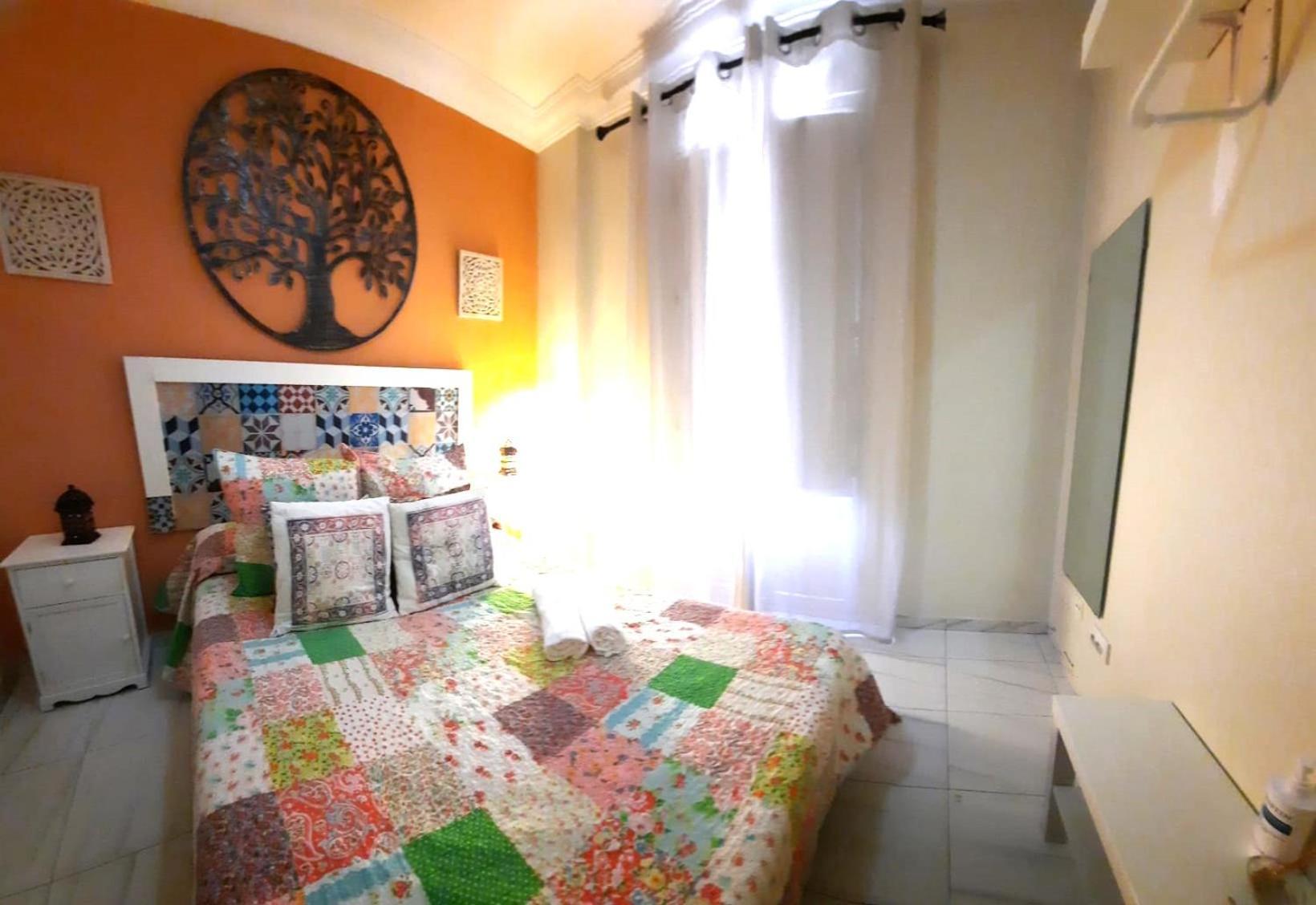 Budget And Cute Rooms With Balcony Sevilla Center Exterior foto
