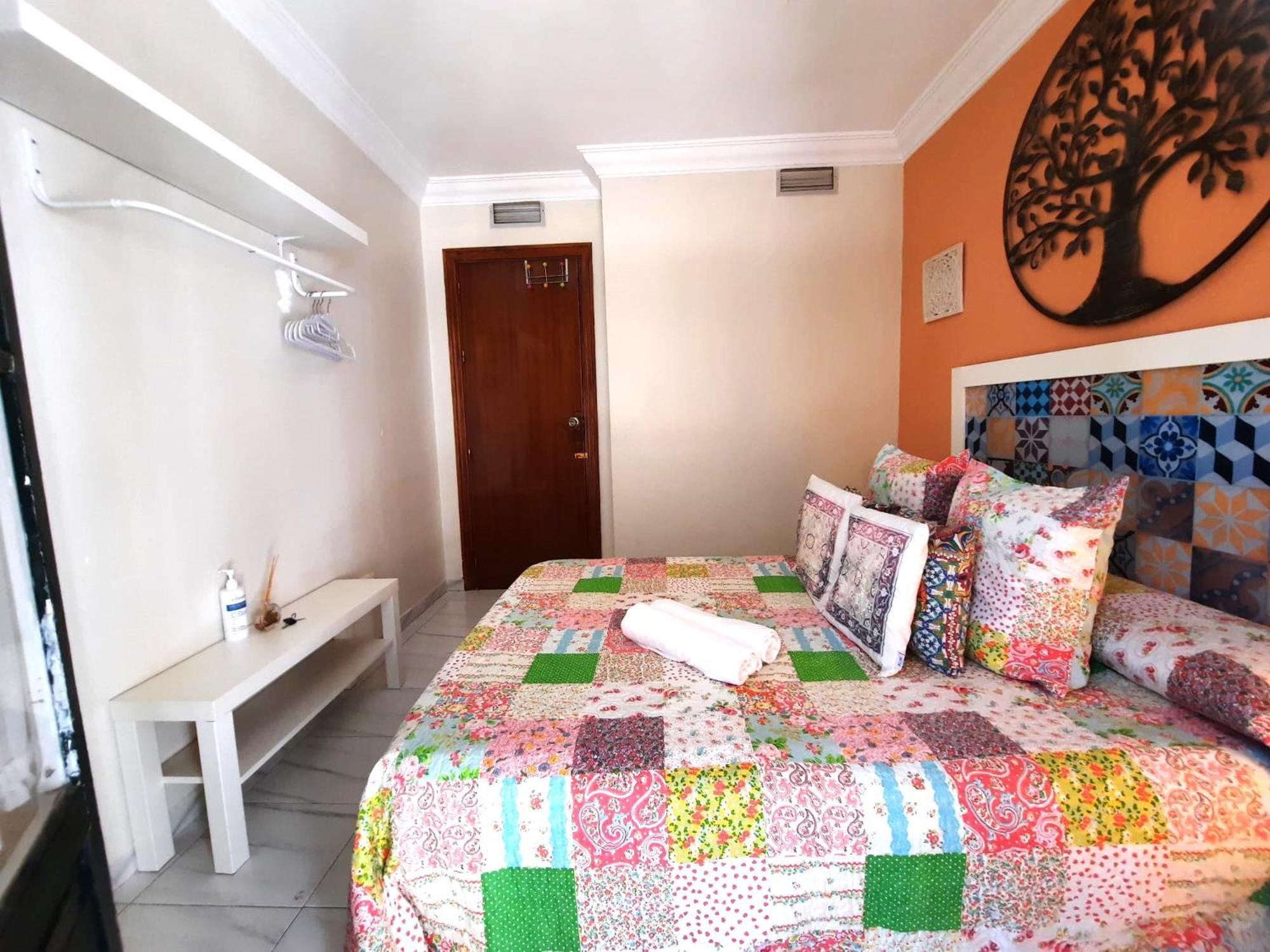 Budget And Cute Rooms With Balcony Sevilla Center Exterior foto