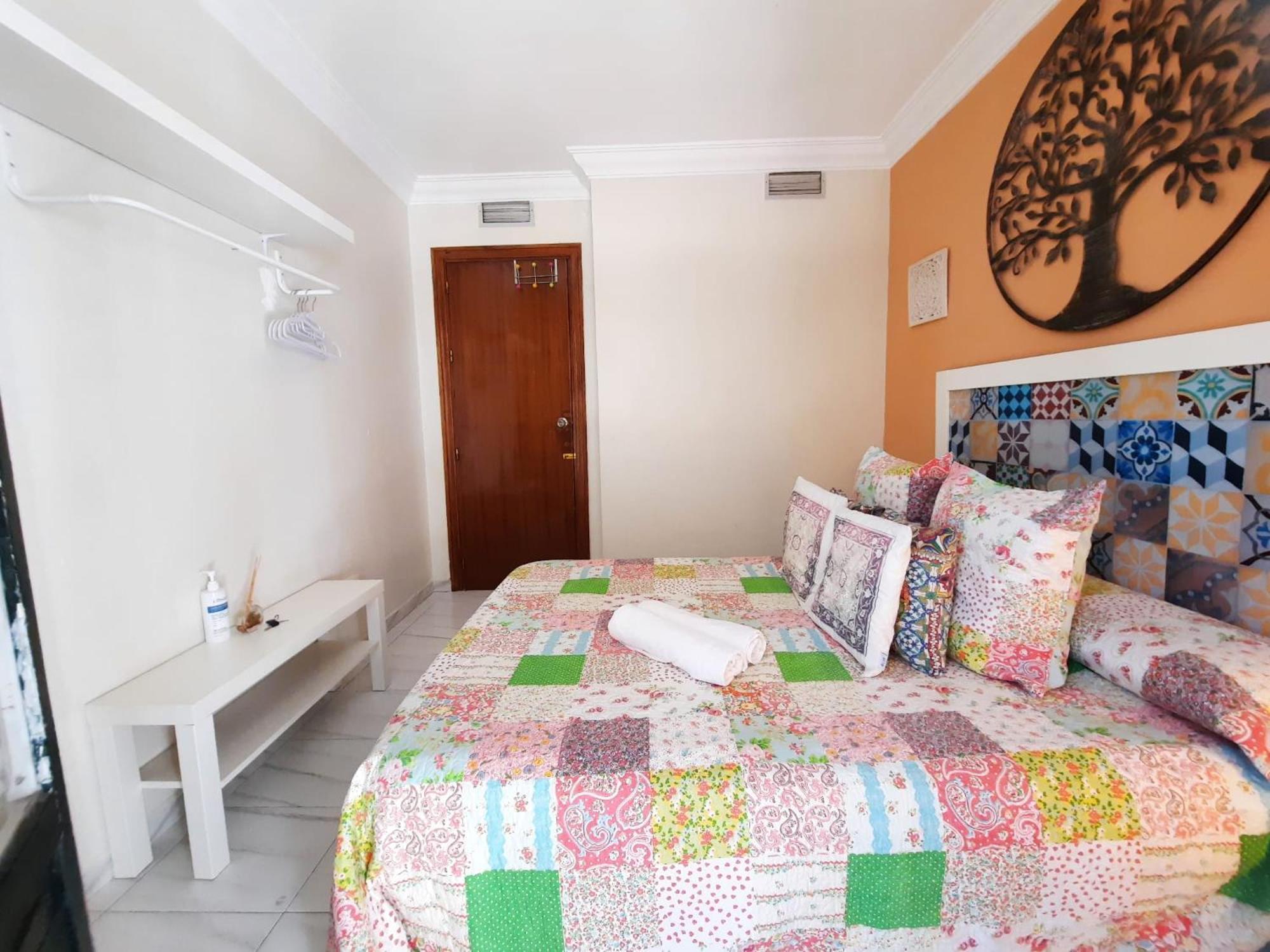 Budget And Cute Rooms With Balcony Sevilla Center Exterior foto