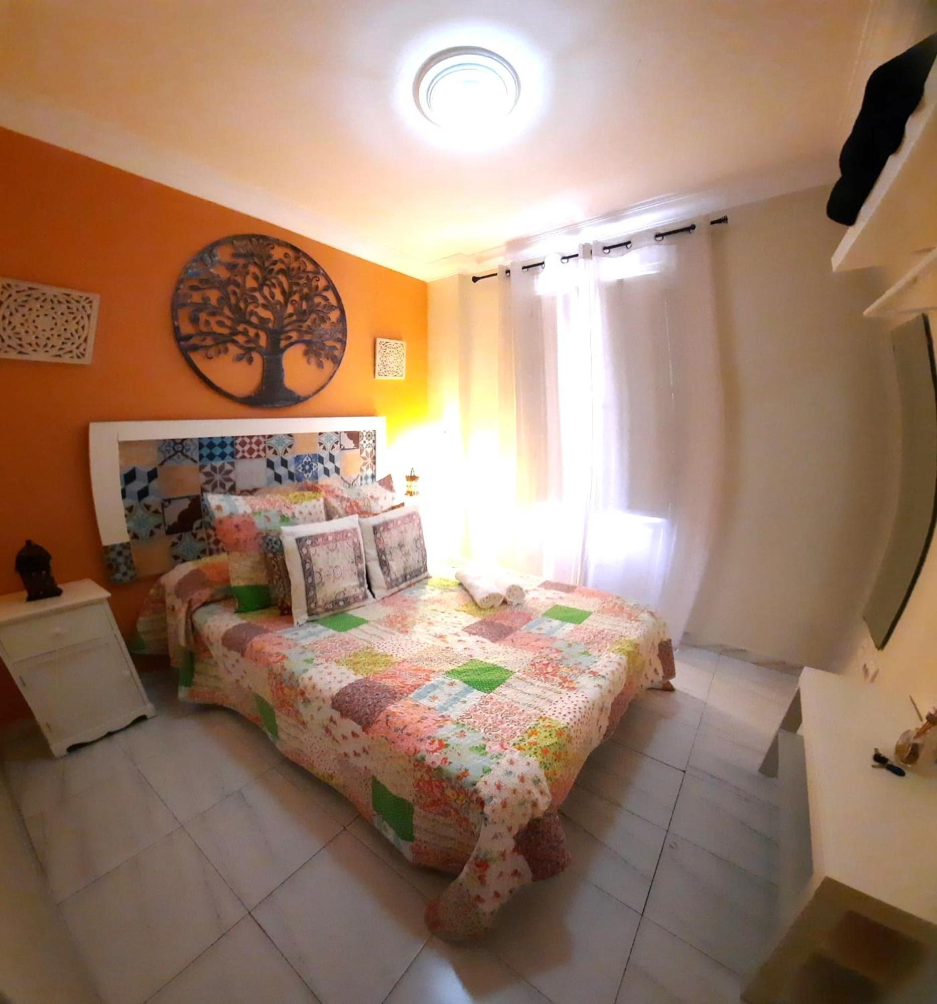 Budget And Cute Rooms With Balcony Sevilla Center Exterior foto
