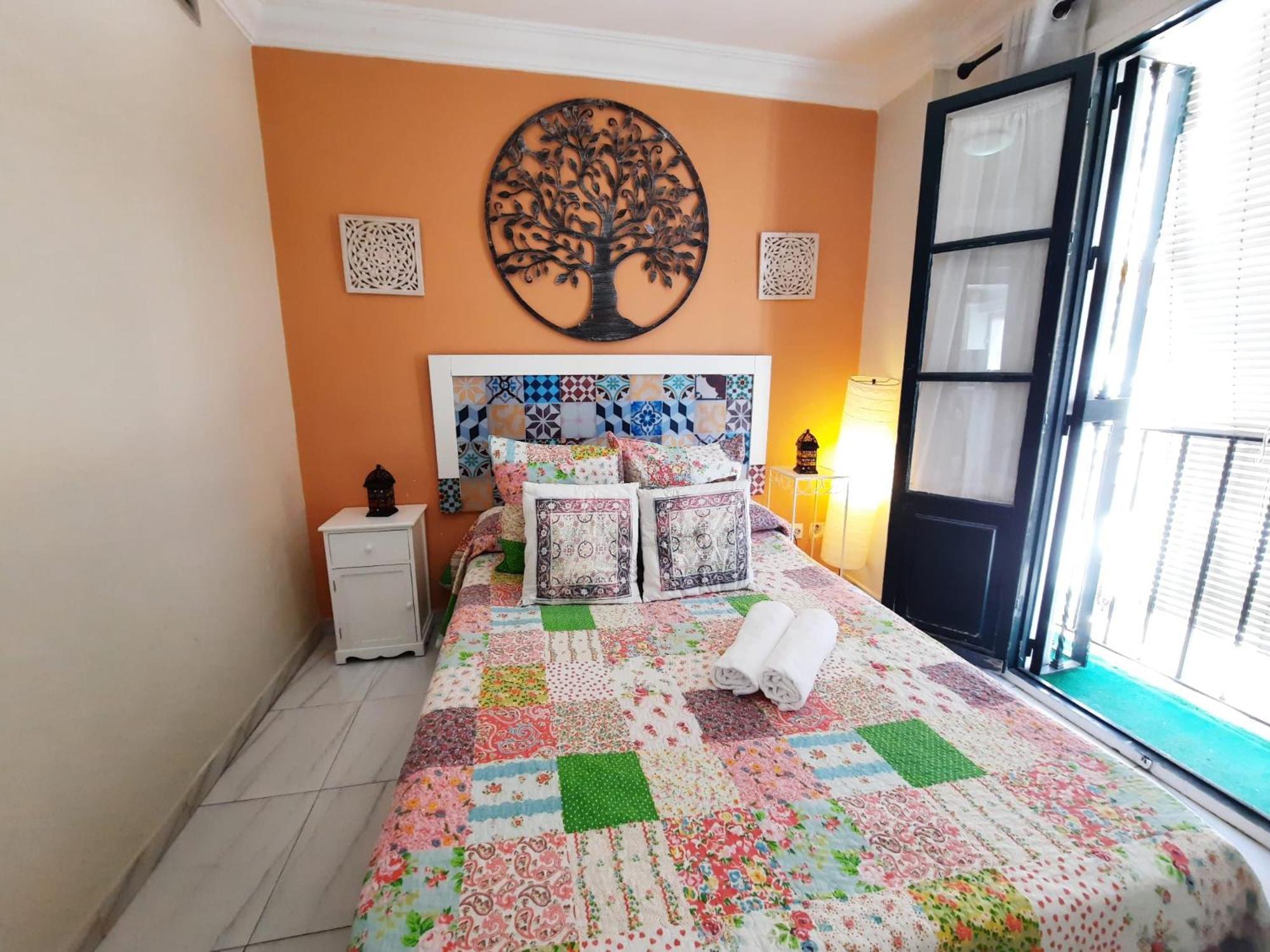 Budget And Cute Rooms With Balcony Sevilla Center Exterior foto