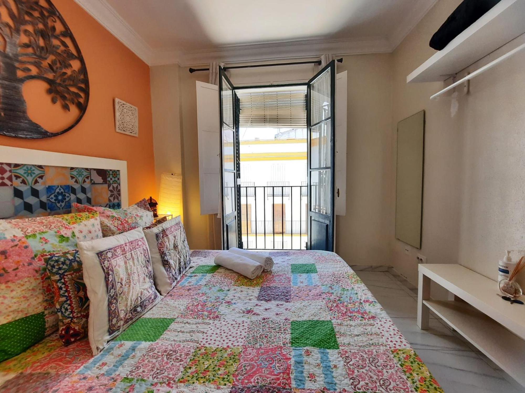 Budget And Cute Rooms With Balcony Sevilla Center Exterior foto
