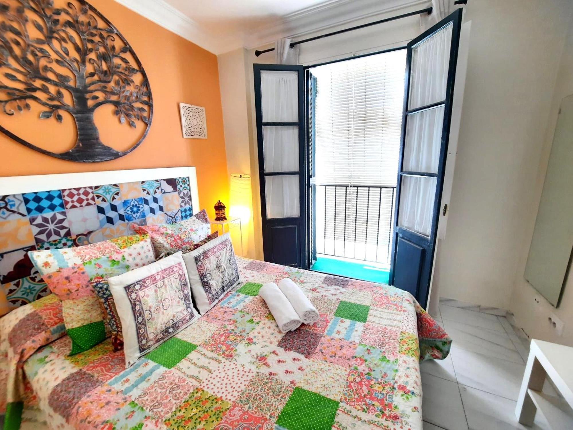Budget And Cute Rooms With Balcony Sevilla Center Exterior foto